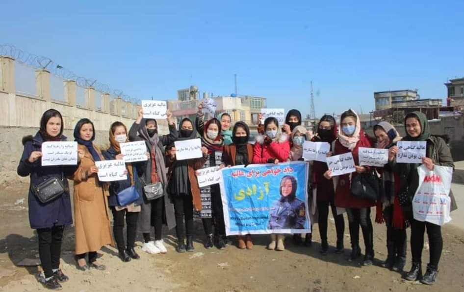 جنبش زنان افغانستان در اعتراضی خواهان آزادی عالیه عزیزی از بند طالبان شد ـ مجلهی اورال جنبش زنان افغانستان در اعتراضی خواهان آزادی عالیه عزیزی از بند طالبان شد ـ مجلهی اورال