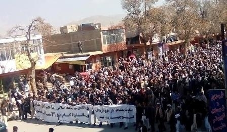 معترضان در غزنی، خواهان رهایی هرچه زودتر 31 مسافر شدند معترضان در غزنی، خواهان رهایی هرچه زودتر 31 مسافر شدند