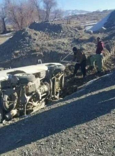 واژگون شدن یک موتر مسافربری در مسیر مالستان ـ جاغوری ـ مجلهی اورال واژگون شدن یک موتر مسافربری در مسیر مالستان ـ جاغوری ـ مجلهی اورال